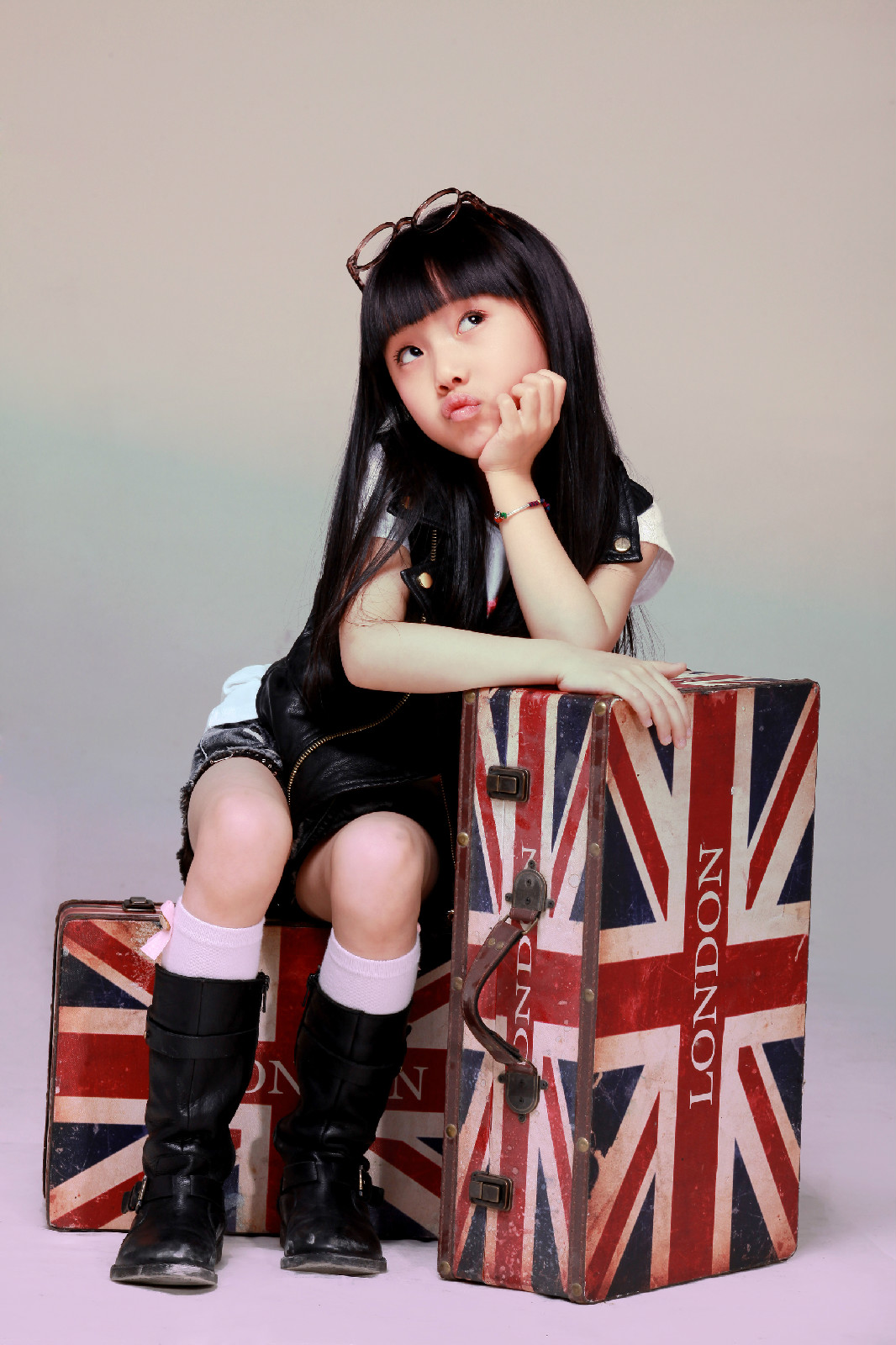 女,2007年10月3日出生于北京市东城区,童星,小歌手,中国内地女演员