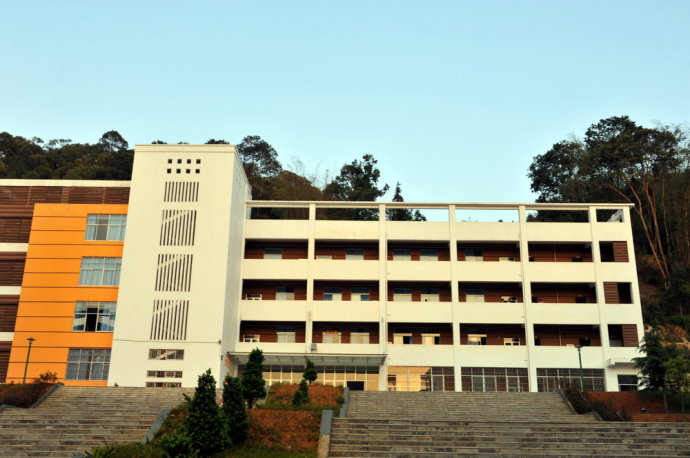 云南省麻栗坡民族中学