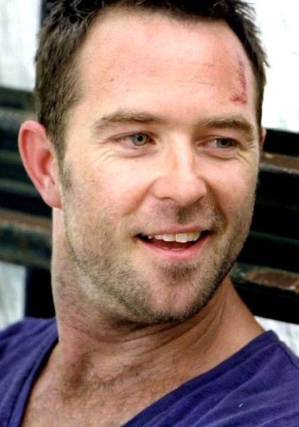  p>苏利文·斯坦普莱顿 i>(sullivan stapleton) /i>,1977年6月14日
