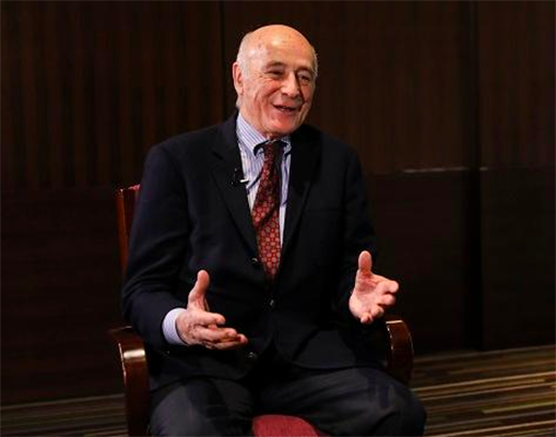  p>约瑟夫·奈,生于1937年,1964年获 a target="_blank" href="/item