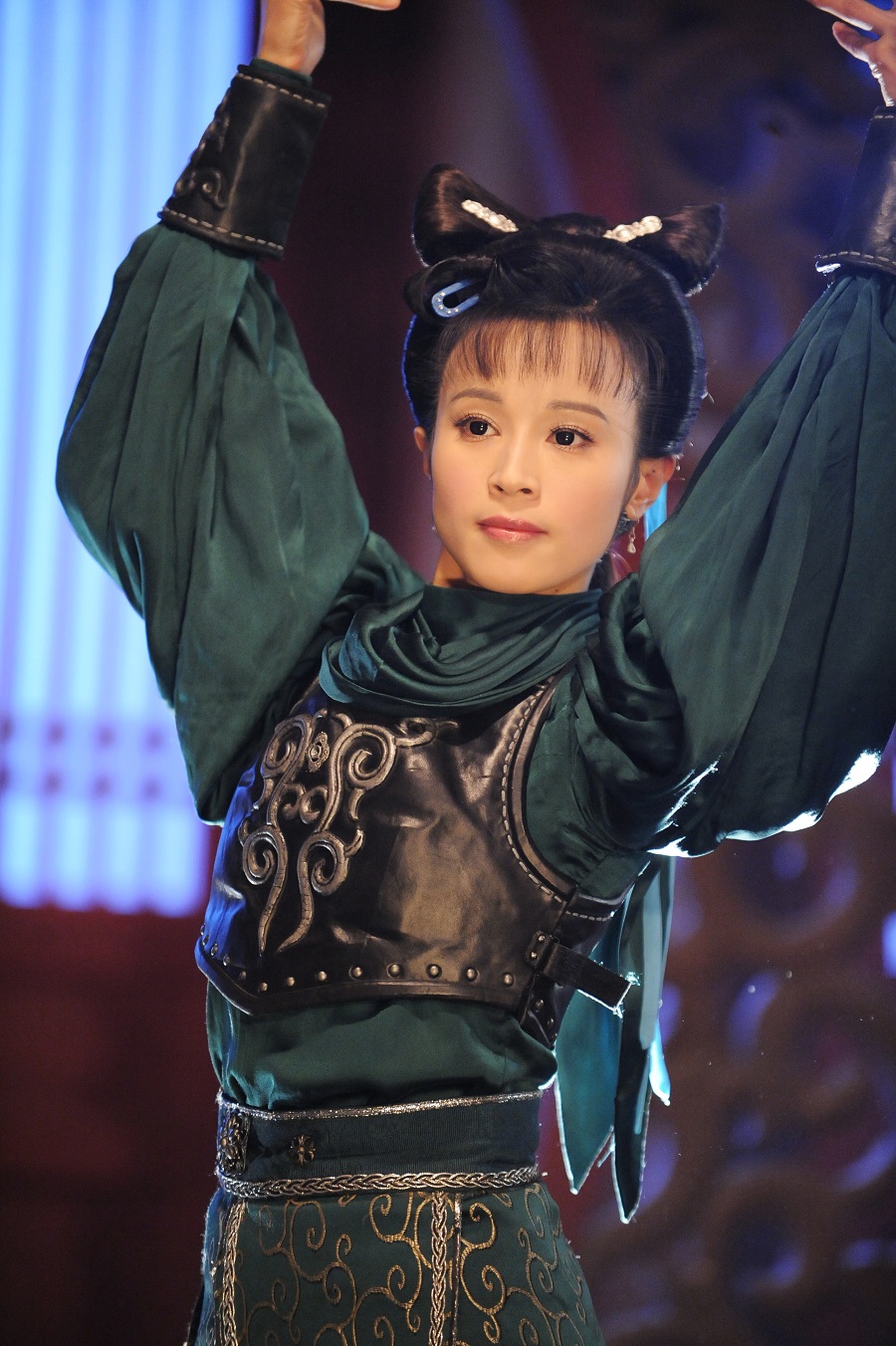 于浙江省金华市浦江县,毕业于浙江省艺术学院越剧表演班,中国女演员