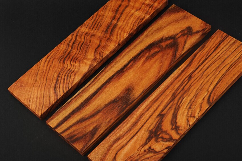  p>大叶黄花梨,又名长叶鹊肾,生长缓慢,主产于印度尼西亚的 a href="