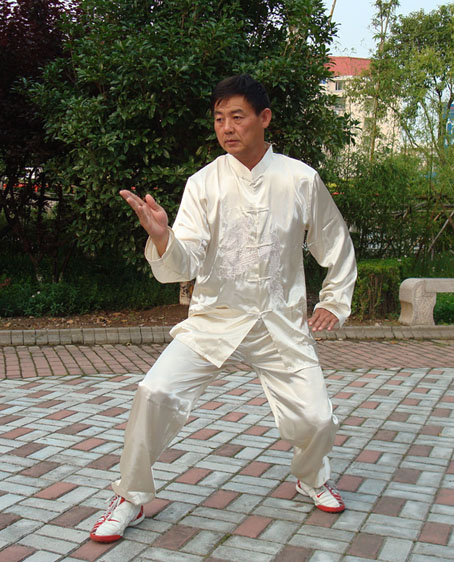 陈宝根(1954年出生),毕业于<a target="