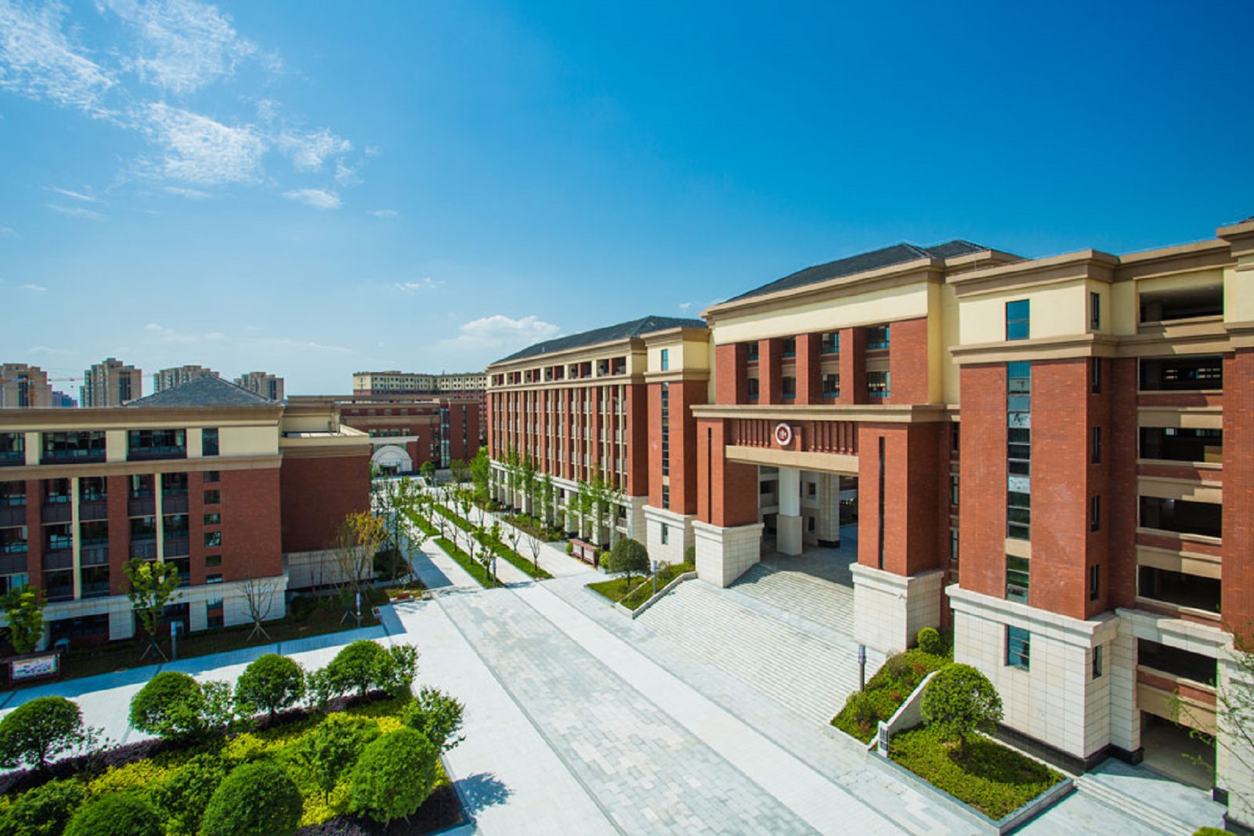 8 secondary school),简称"重庆八中",是重庆市重点中学.