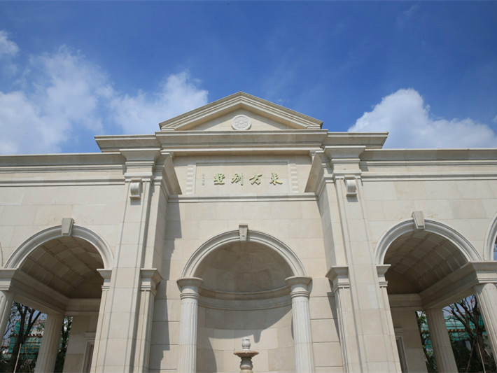  p>东郊罗兰别墅位于上海 a target="_blank" href="/item/浦东">浦东