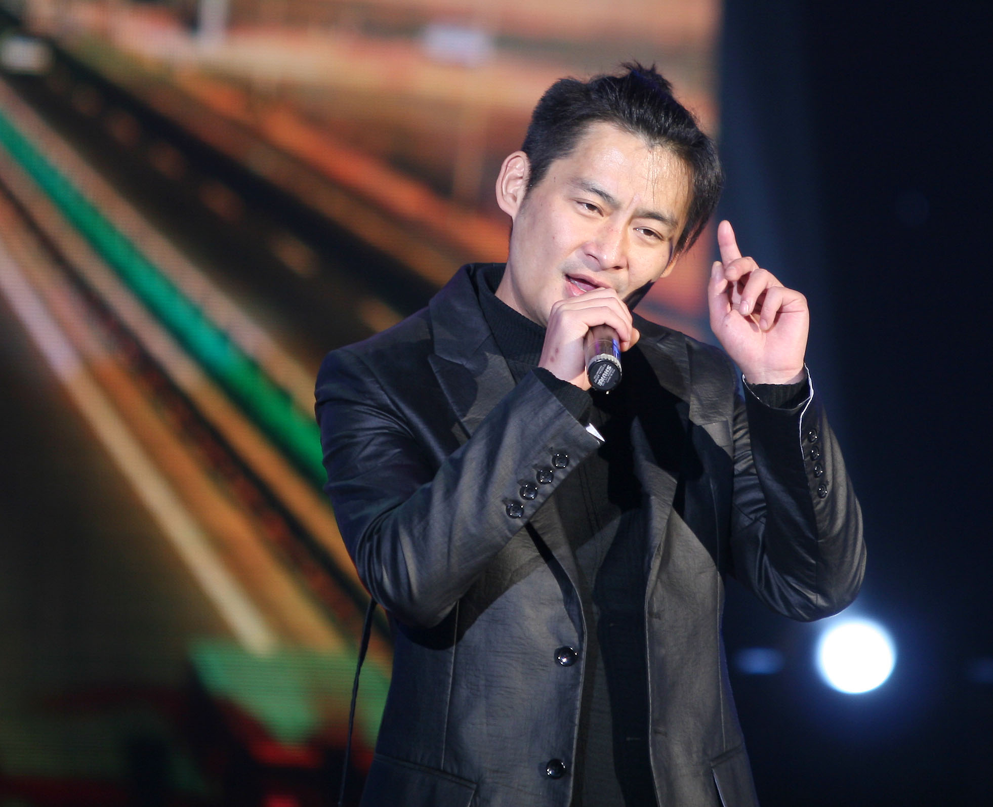  p>景岗山,1967年4月24日出生于山东省济南市,中国内地男歌手,演员.