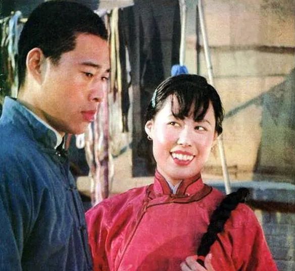 漂亮女演员殷新，曾在《骆驼祥子》中扮演小福子，还有人记得她吗_百科TA说