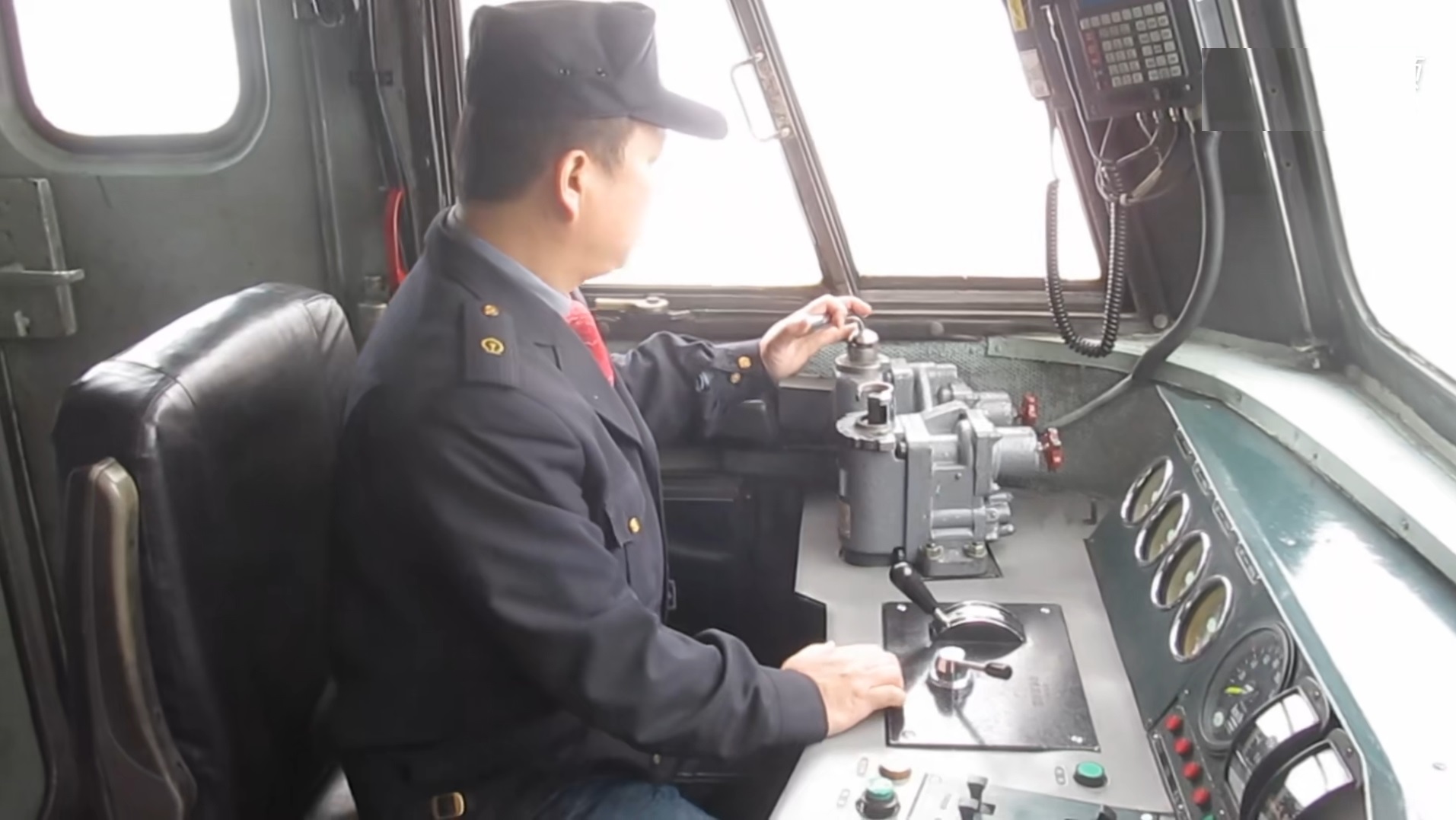 东风4d型内燃机车