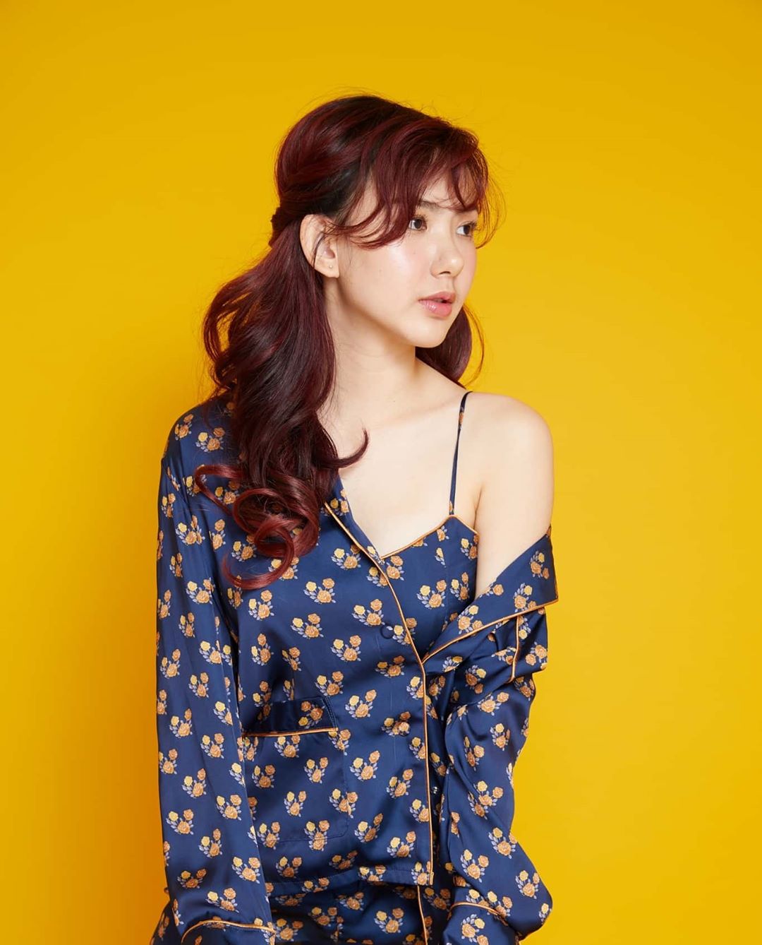  p>娜塔扎瑞·抔勒威查固(cherreen),1994年10月20日出生于泰国曼谷