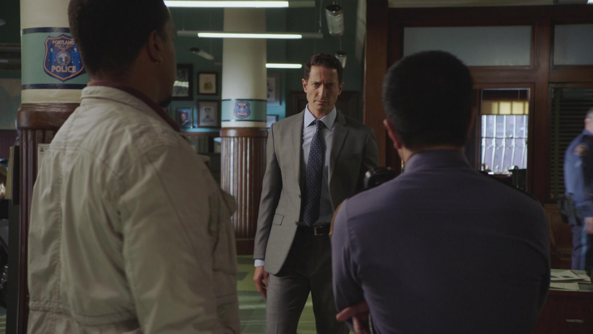 《格林第六季》是 a target="_blank" href="/item/亚伦·利普斯塔特