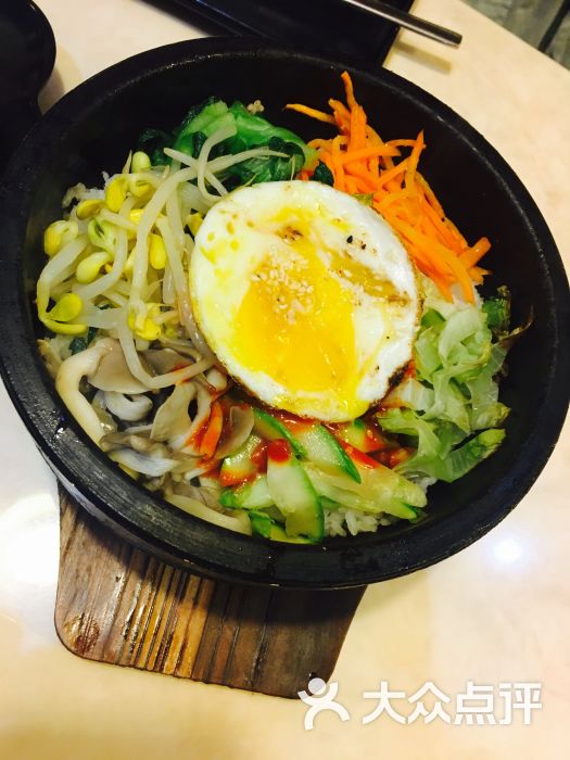  p>韩式蔬菜拌饭是一道菜品,材料包括 a target="_blank" href="/item