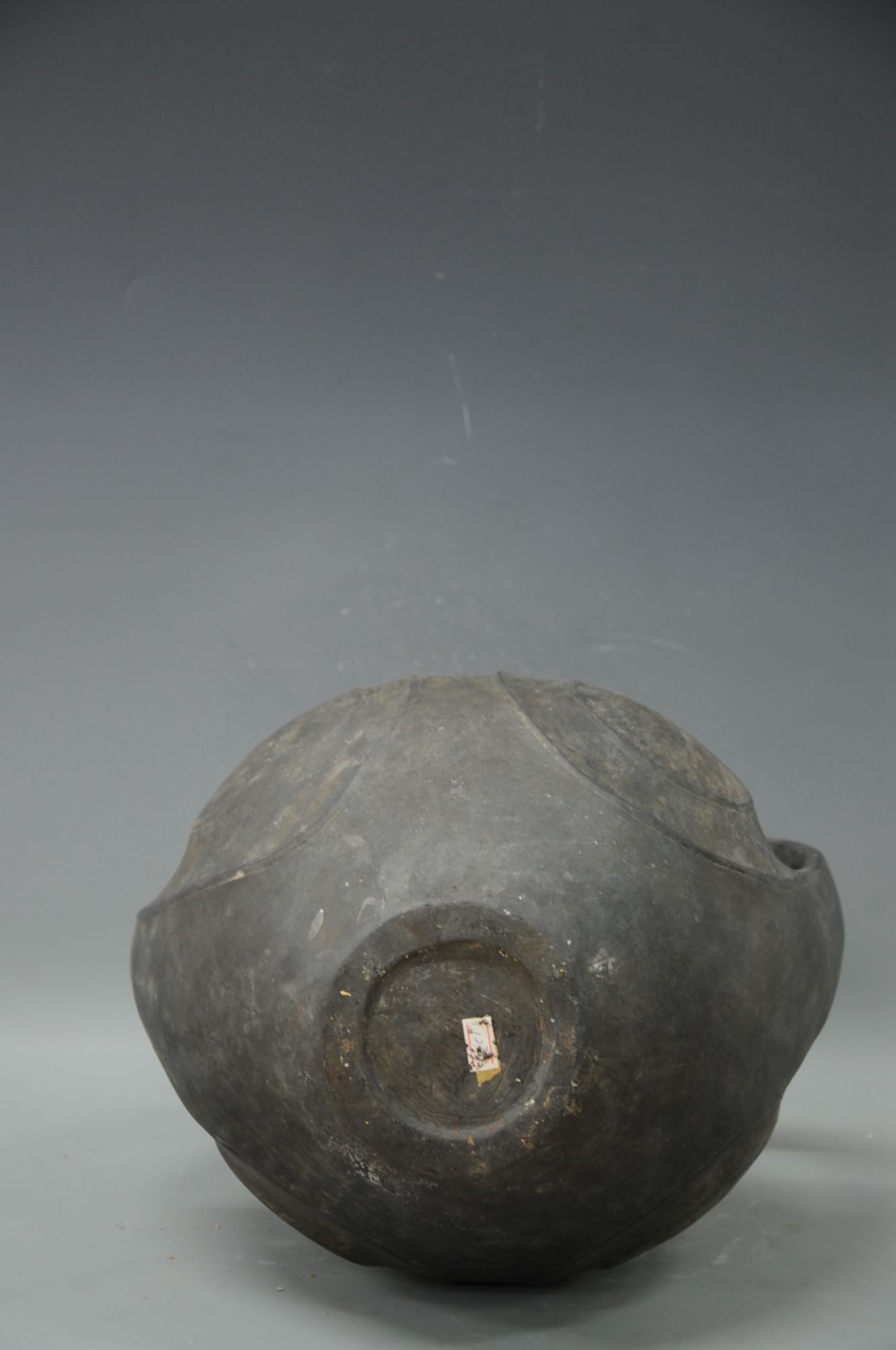 汉代黑陶双耳陶罐