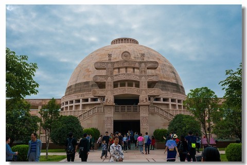 data-id="gnvi2sq3vg">桑奇大塔( the great stupa at sanchi)是印度