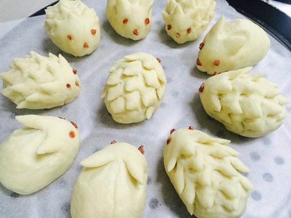  p>刺猬蜜豆包是一道以红豆,面粉,鸡蛋等为主要材料制作的面食. /p>