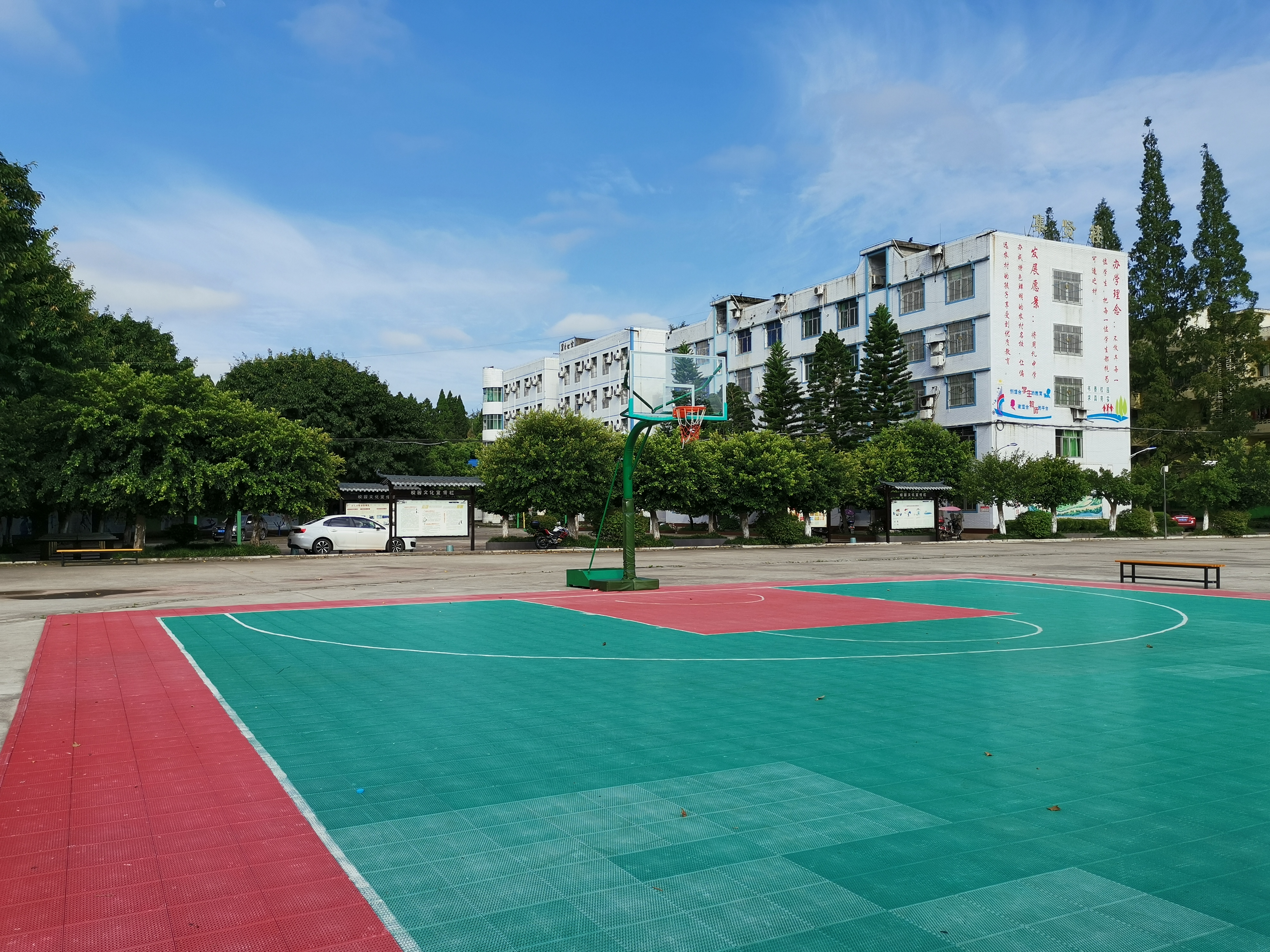  p>四川省安岳县周礼中学位于周礼场镇西北角,距老场镇三华里.