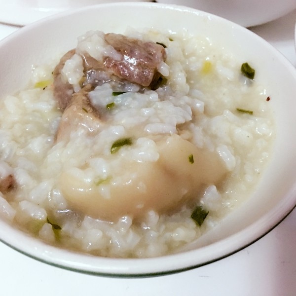  p>肉骨头粥是一道由 a href="#" data-lemmaid="4031513">猪小排 /a>