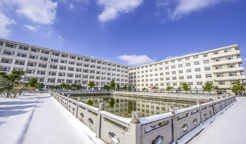  p data-id="gnbt8ihyc2">南京建康高级技工学校是由江苏省人力资源和