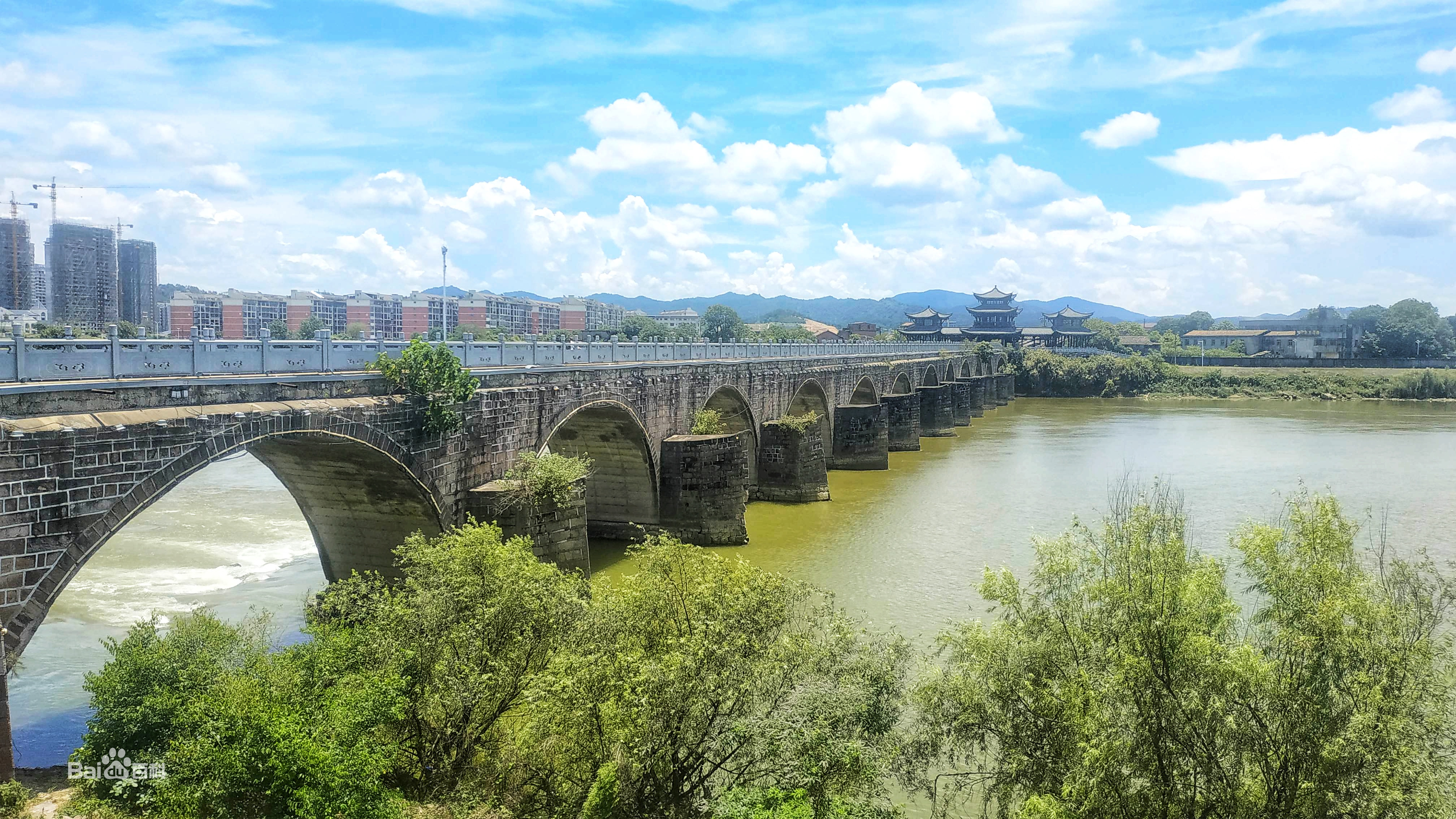  p>位于江西省南城县东门外旴江上,又名"留衣桥".