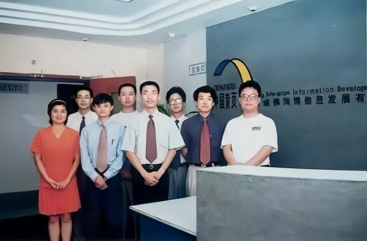 马云（阿里巴巴主要创始人，阿里巴巴原首席执行官(CEO)、董事局原主席）_百度百科