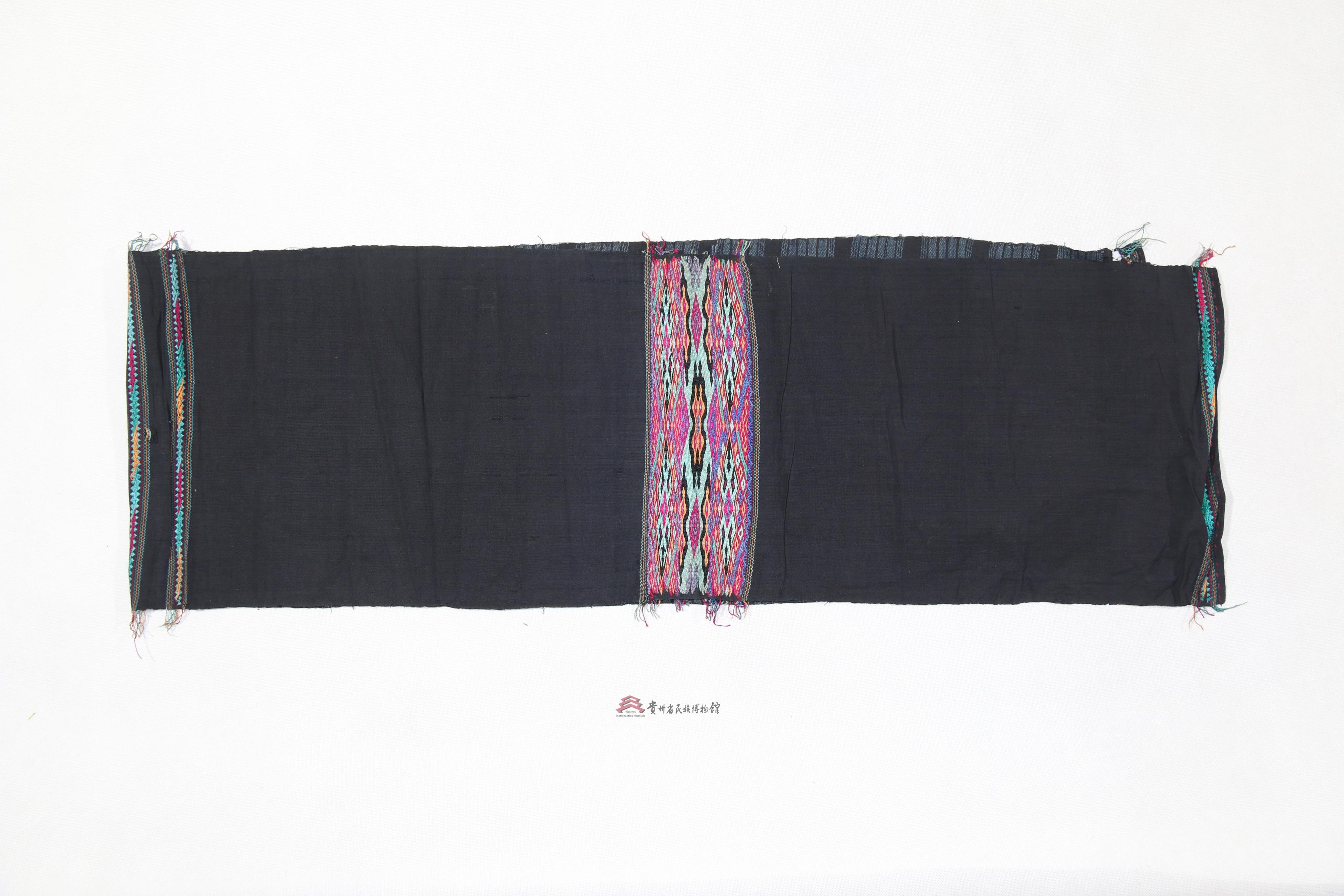 当代安顺布依族织锦几何纹头巾