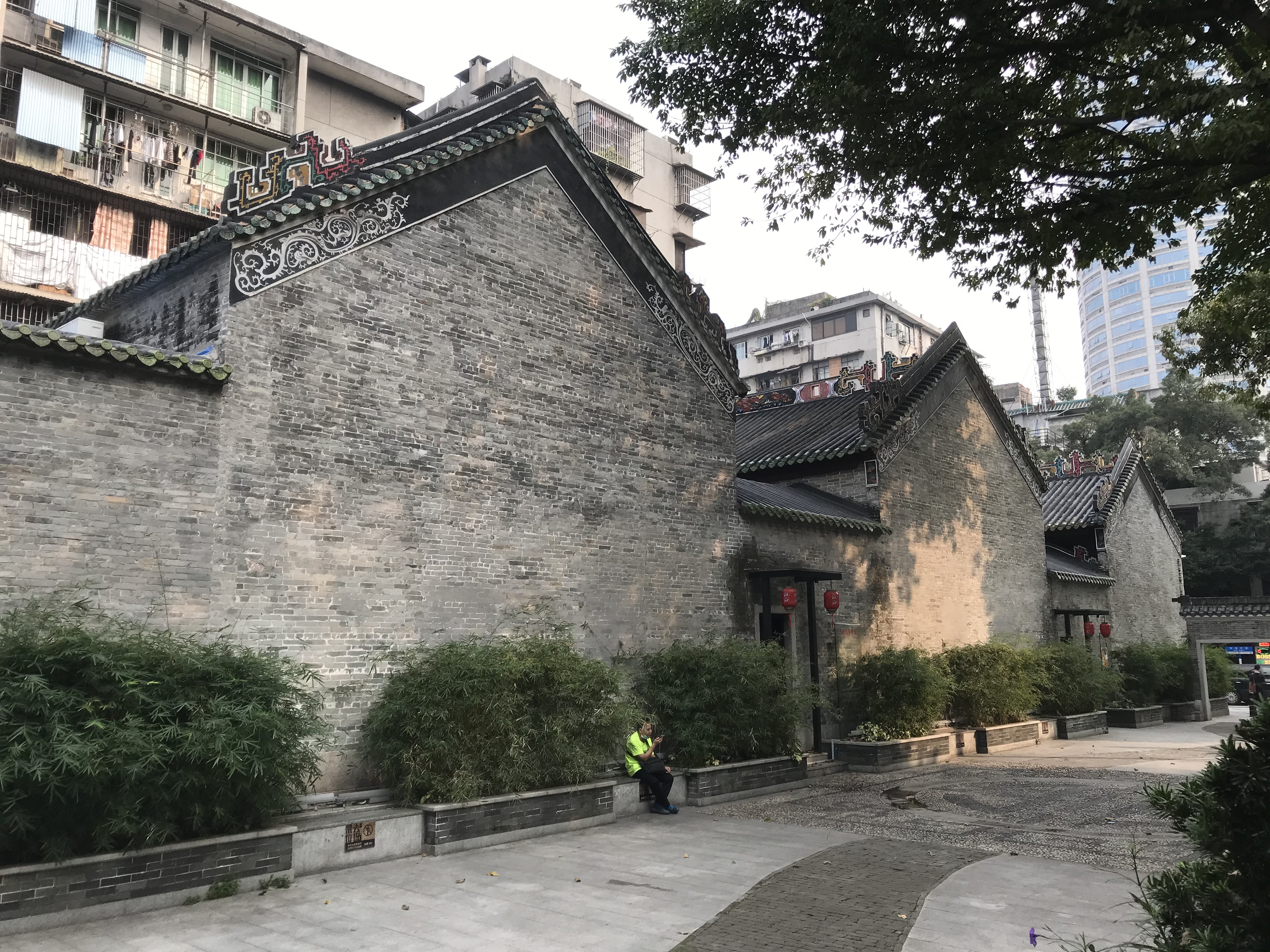  p>青云书院位于广州市越秀区惠福东路389号,又名梁氏千乘侯祠.