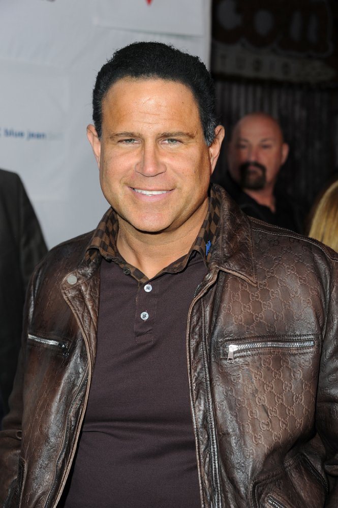 data-lemmaid="3106682">演员 /a>,1999年参演电视剧《黑道家族》