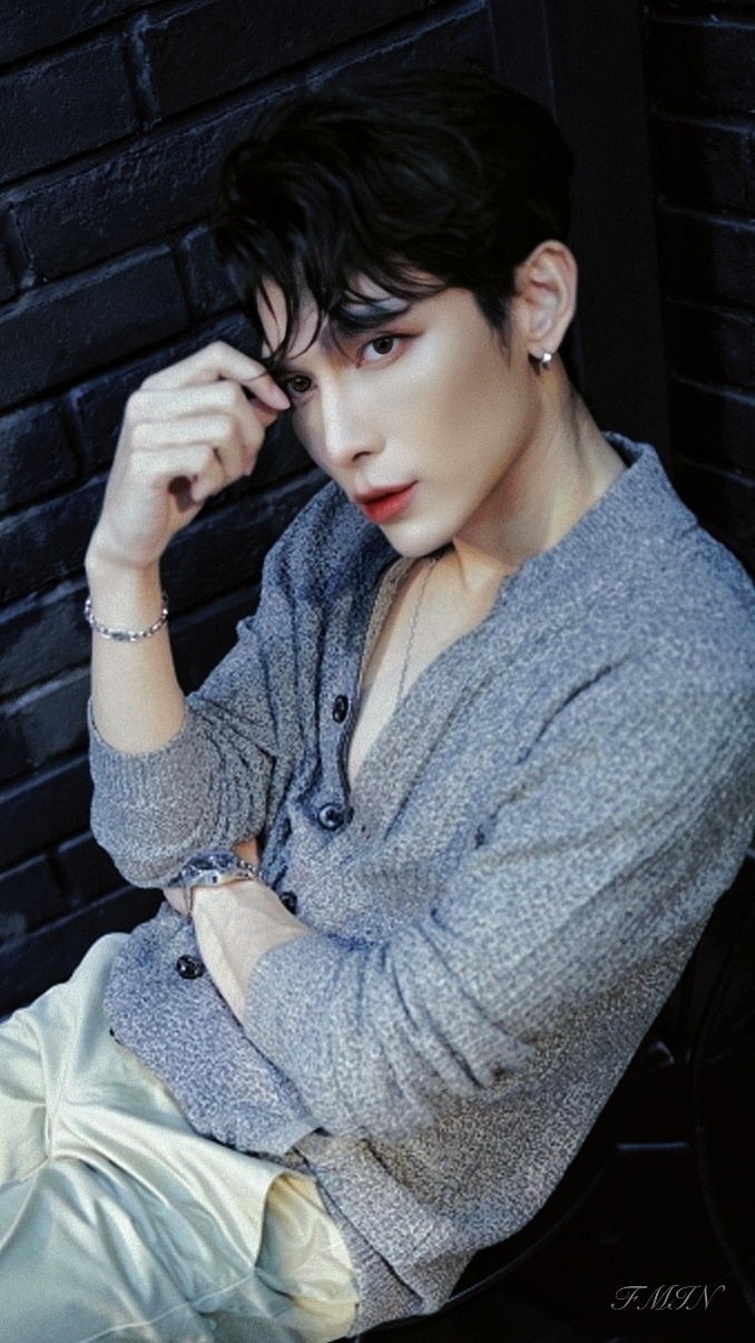  p data-id="godvq69gah">苏帕西·宗澈瓦(mew