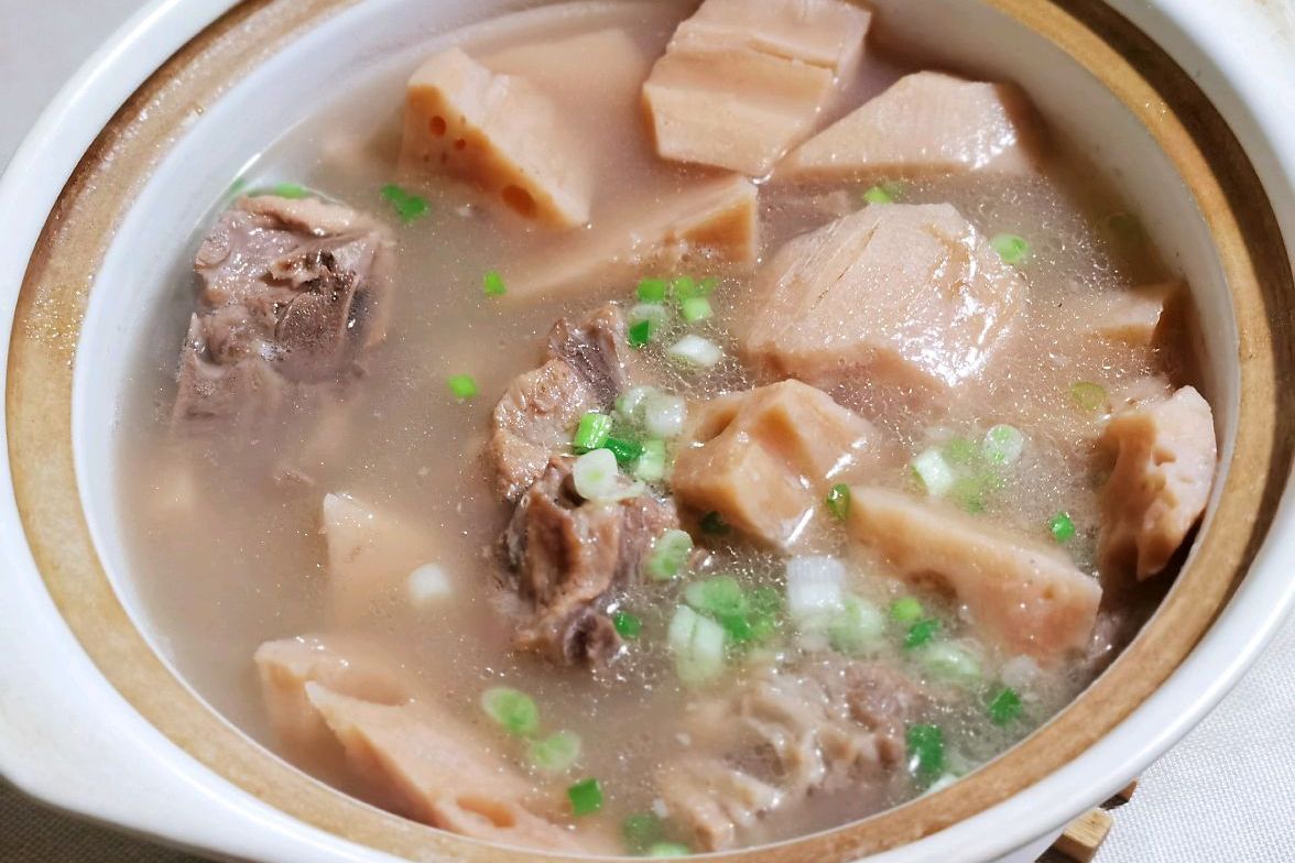 砂锅煲排骨莲藕汤