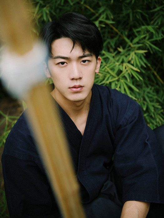  p>卢东旭,1998年8月24日出生于河北省,中国内地