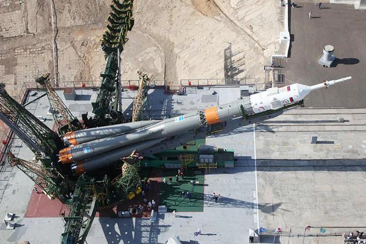 俄罗斯的火箭发射架采用了"开花"式设计.