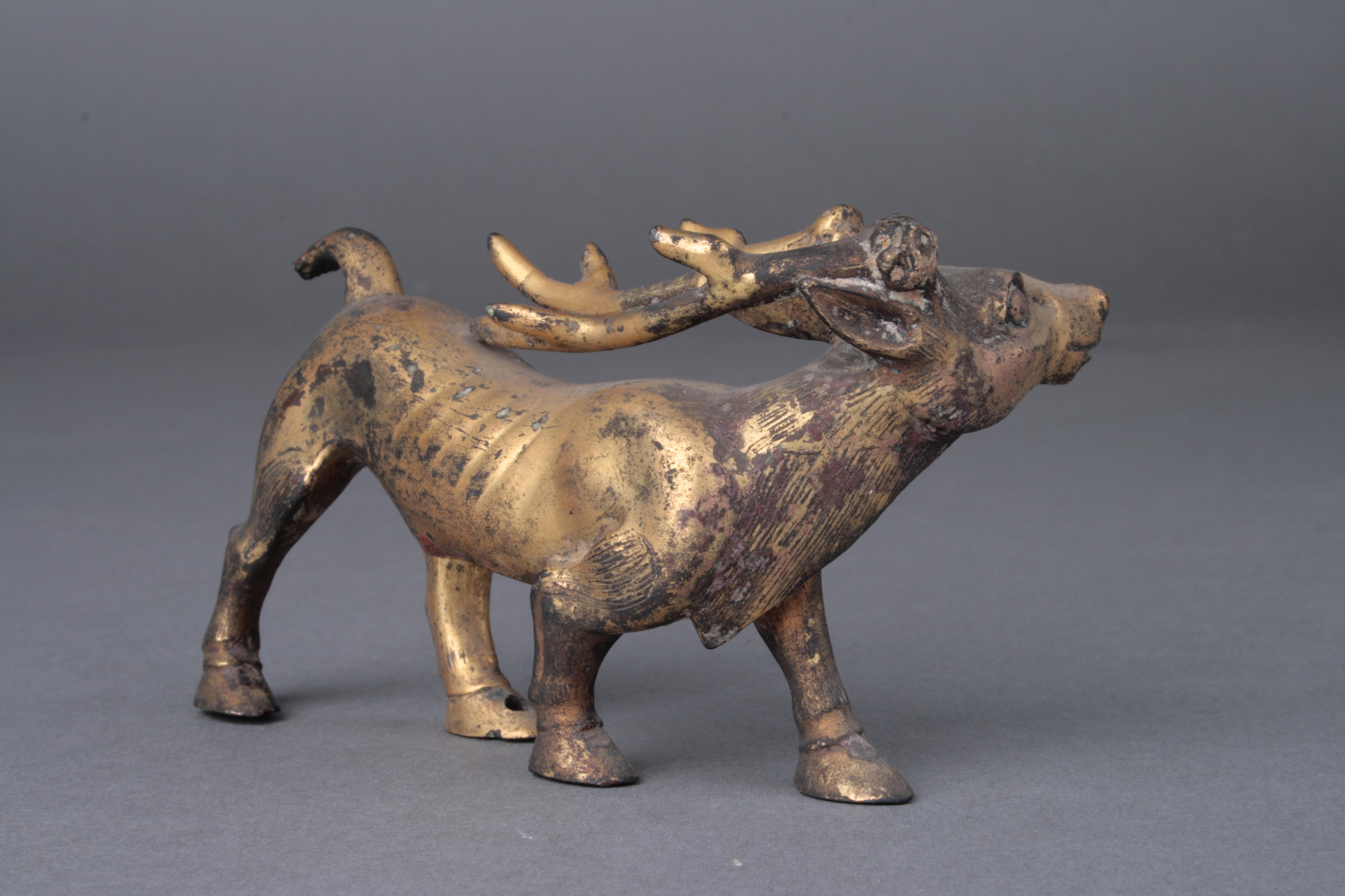  p>西汉鎏金鹿形铜饰是西汉时期的一件文物,现收藏于河北博物院. /p>