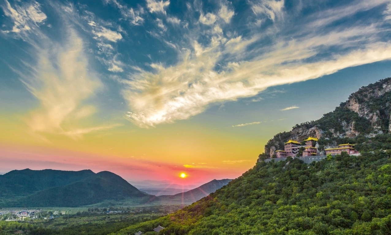  p data-id="gnazt27982">龙凤山风景区,位于辽宁省西部喀左县尤杖子