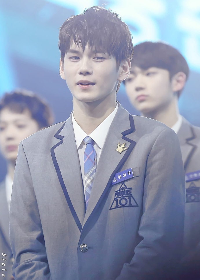  p data-id="gnwz4v3j5a">邕圣祐,1995年8月