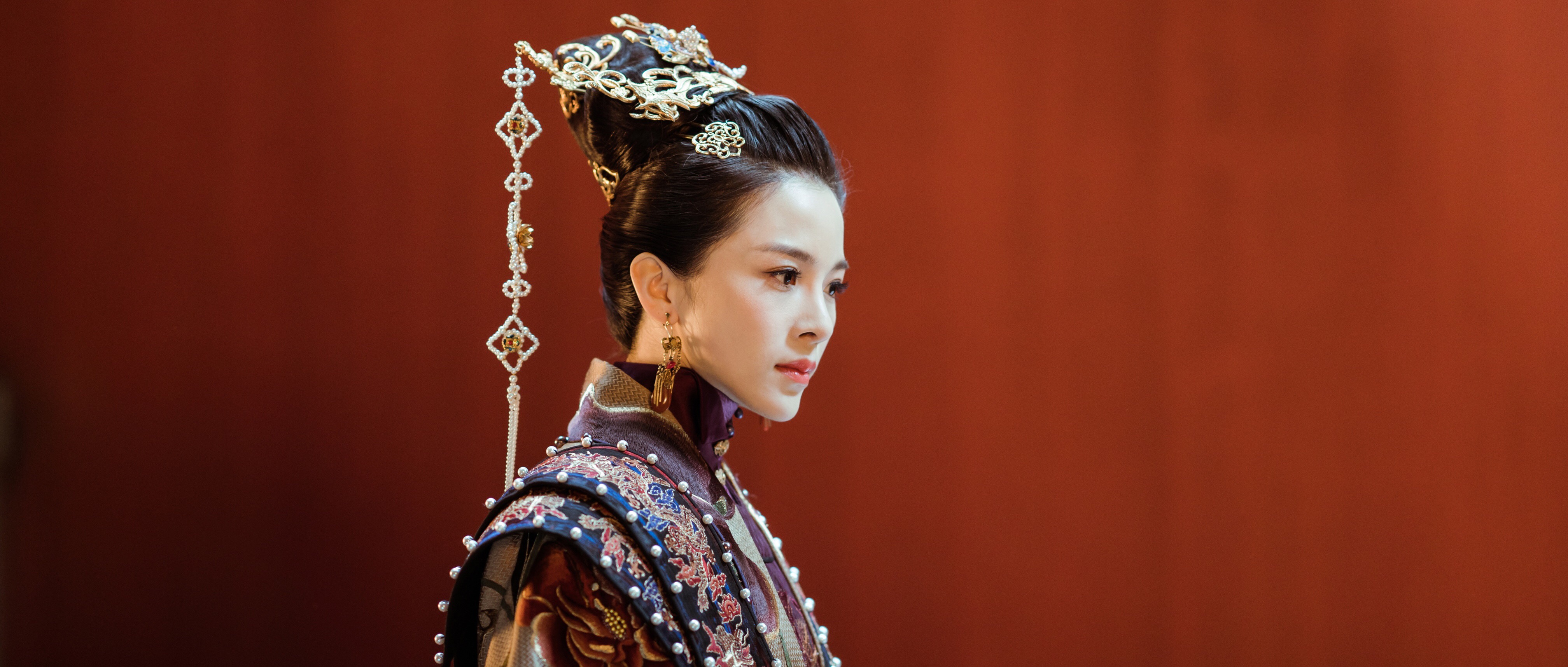  /p> p>2009年9月,赵樱子获得了第2届中国美容皇后大赛"最上镜皇后".