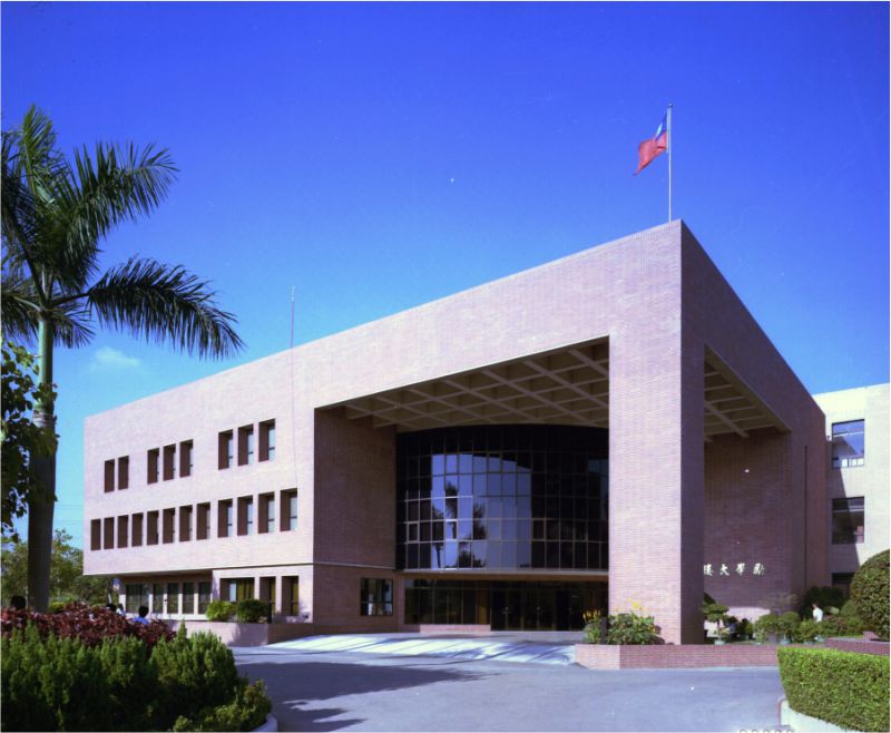  p>高雄医学大学(kaohsiung medical university)源自1954年创校的"