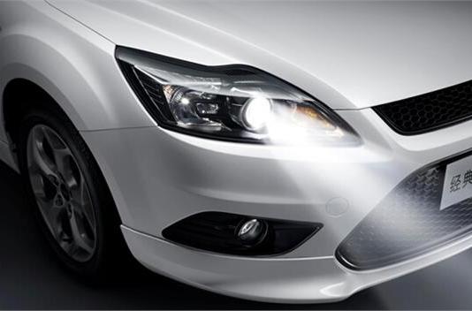  p>转向头灯,是指你的车在转弯的时候,车大灯可以向你转弯的方向转动