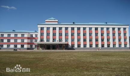  p>黑龙江省北安市实验中学始建于 1964 年 ,原名"北安县铁路职工子弟