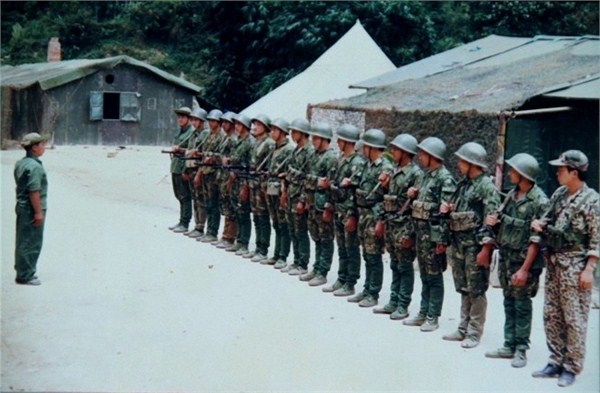  p>对越自卫反击战(国际称"中越战争"),指1979年2月17日—3月16日期间