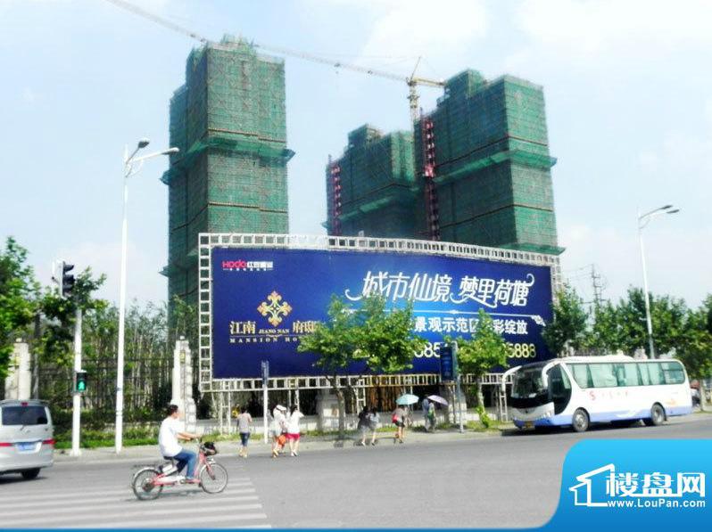  p>江南府邸位于镇江市中山北路与和平路交汇处,项目周边交通,商业