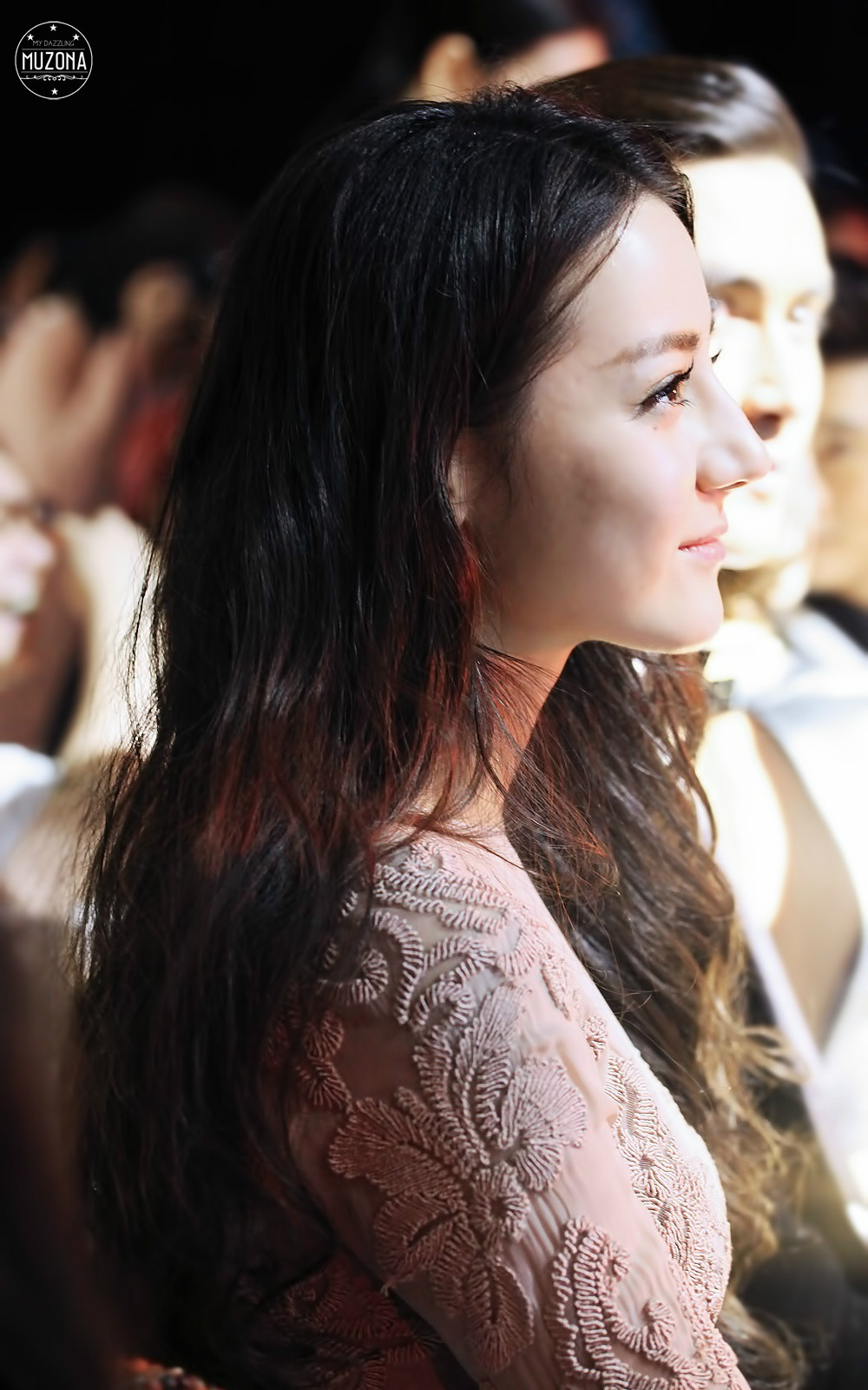  p>迪丽热巴(dilraba),1992年6月3日出生于新疆乌鲁木齐市,中国内地