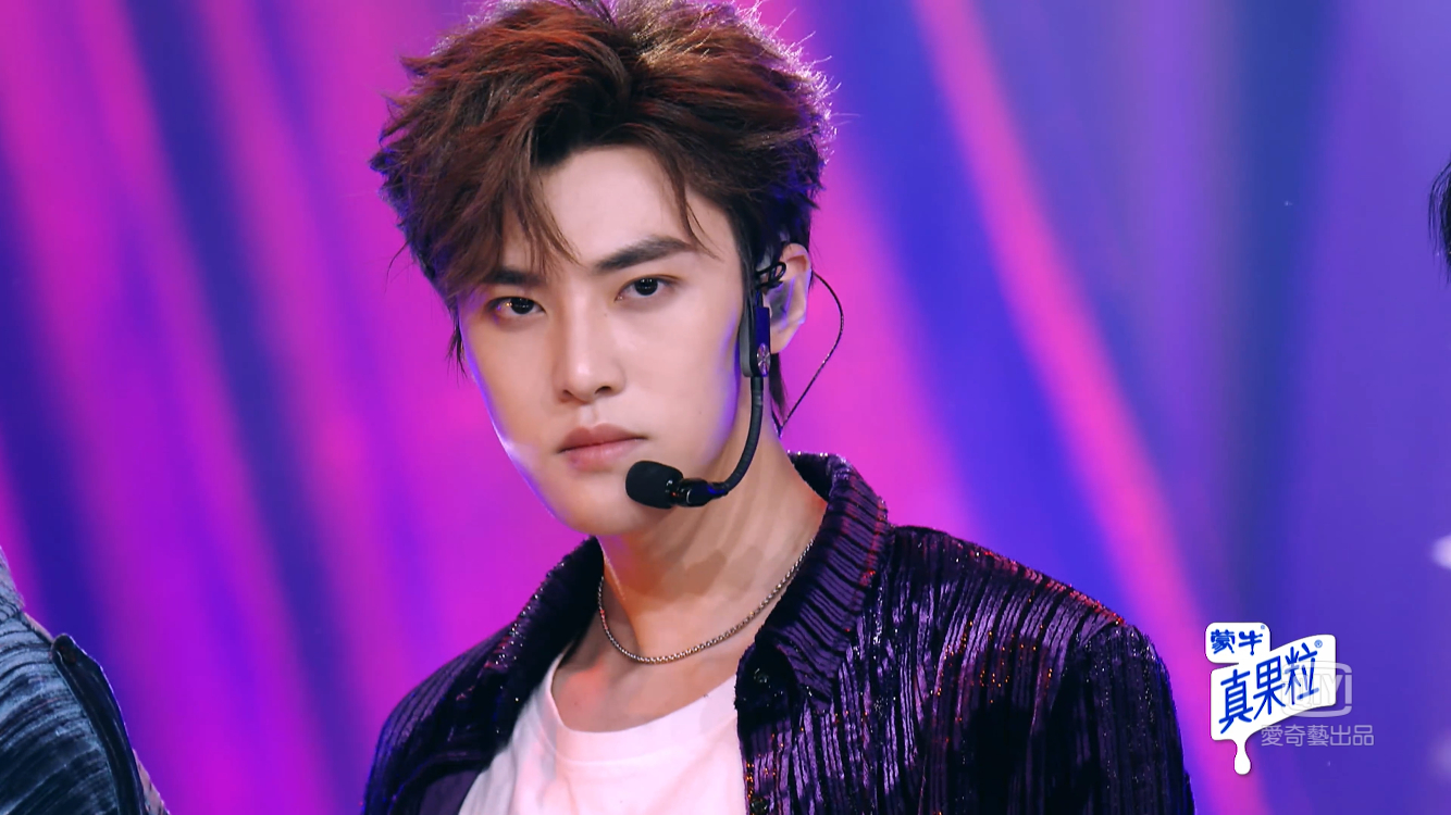  p data-id="gncpg3176m">嘉羿,原名黄嘉新,1998年7月14日出生于江西