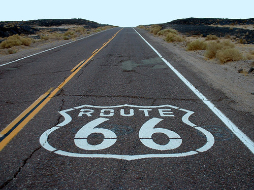  p>美国六十六号公路(route 66),被美国人亲切地唤作"母亲之路".