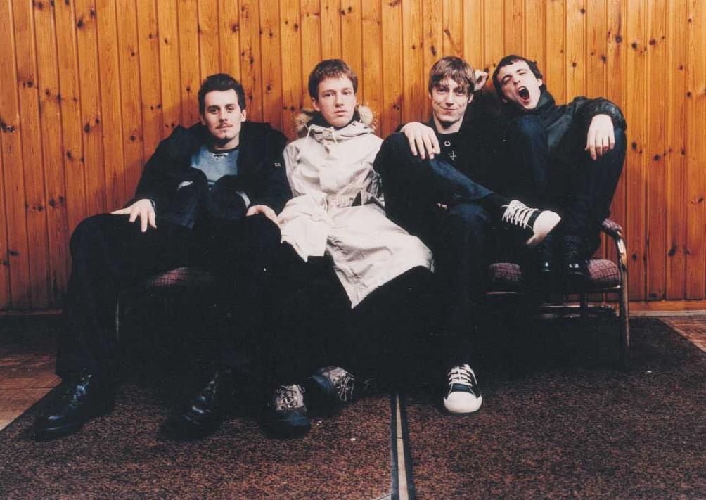  p data-id="go6c7zryxz">travis(特拉维斯)乐队是由4个来自 a target