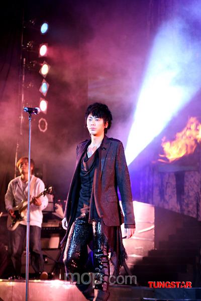  p>信(shin),本名苏见信,1971年5月14日出生于台湾省,中国台湾男歌手