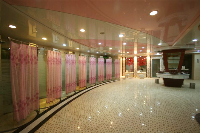  p data-id="gnvf6b05iq">泰安凯撒金殿温泉会馆以全新的人文休闲理念