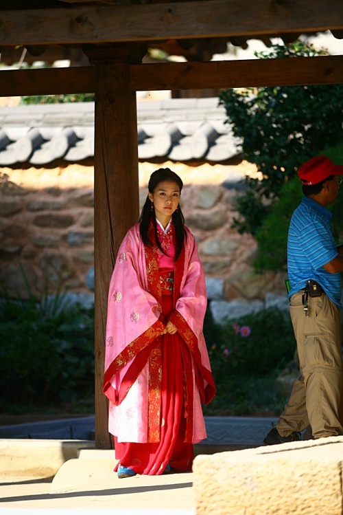  p>《千秋太后》是韩国kbs2电视台于2009年1月3日在周末档播出的古装