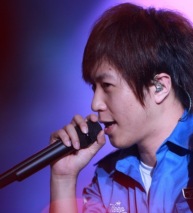  p>陈信宏(阿信),1975年12月6日出生于台湾省台北市北投区,祖籍福建省