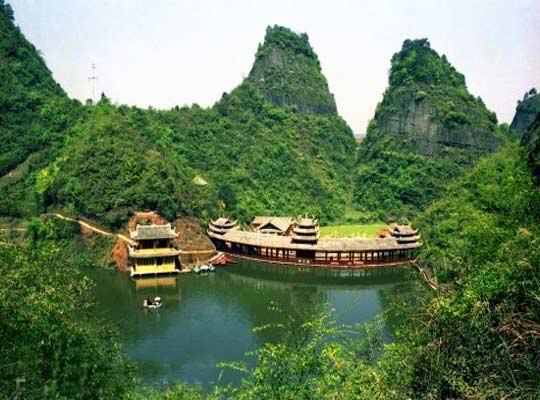 旅游风景区独岩公园位于 a target="_blank" href="/item/通道侗族