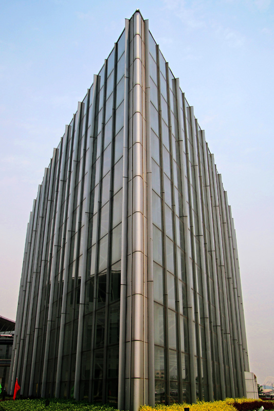  p>芜湖国际会展中心位于安徽省芜湖市弋江区,是芜湖2006年城市建设的
