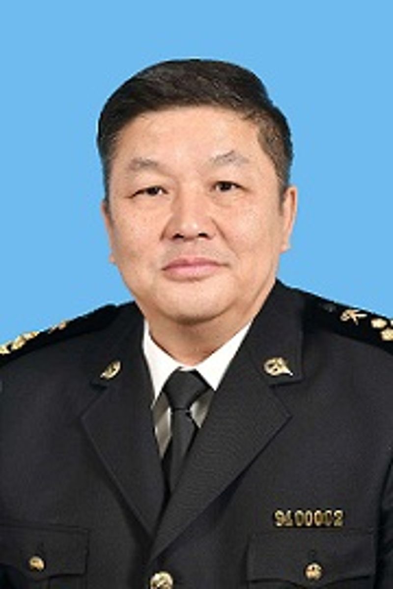  p>徐日新,男,1959年12月出生,辽宁海城人,中共党员,大专,一级关务